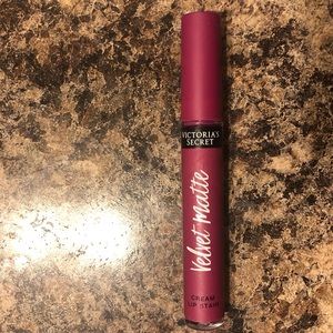 Victoria’s Secret Velvet Matte Liquid Lip
